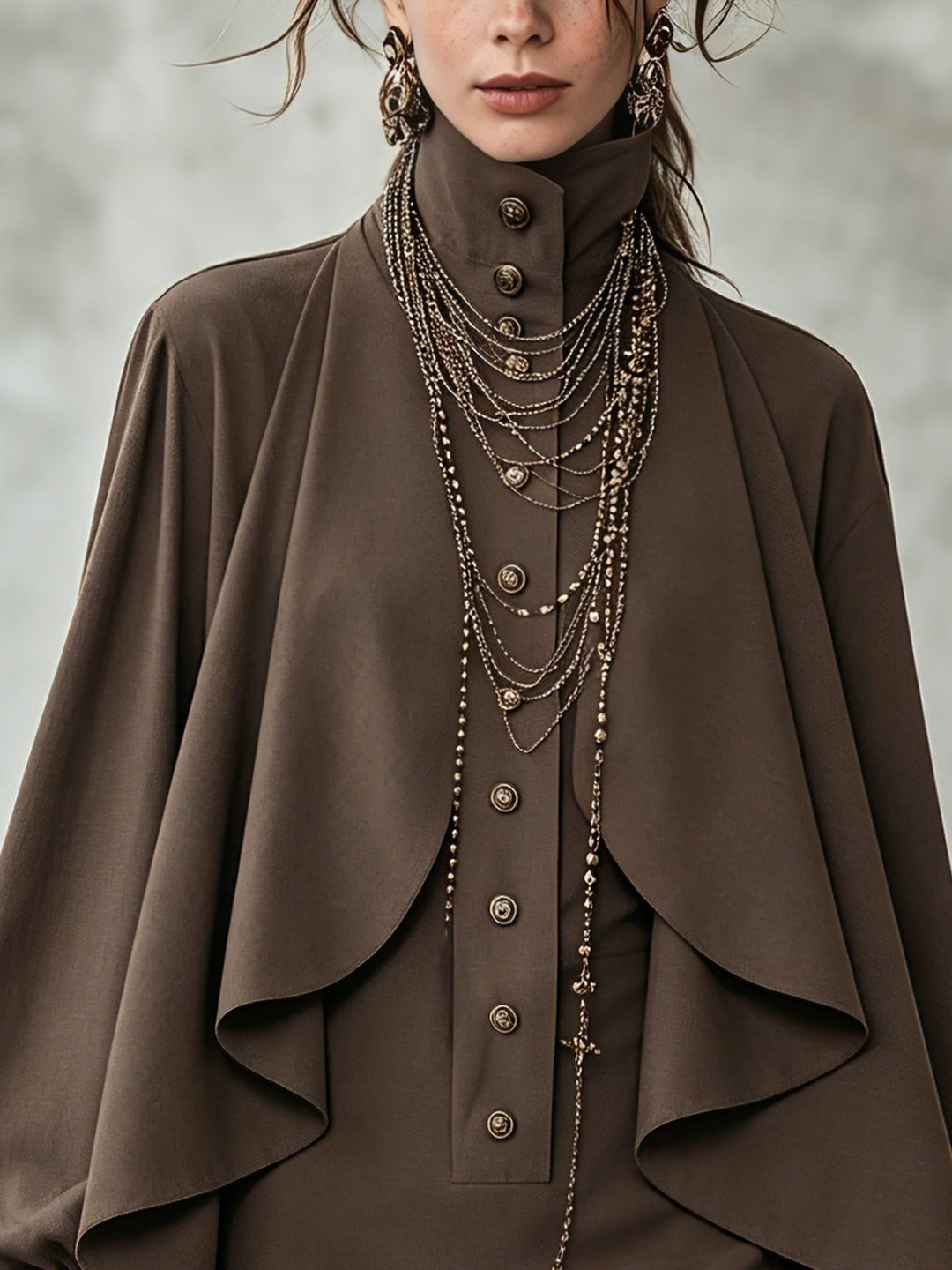 Ophelia | Minivestido de Cuello Alto con Capa